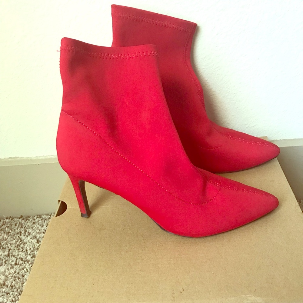 ❤️Red Women’s boot  cloth heels 👠